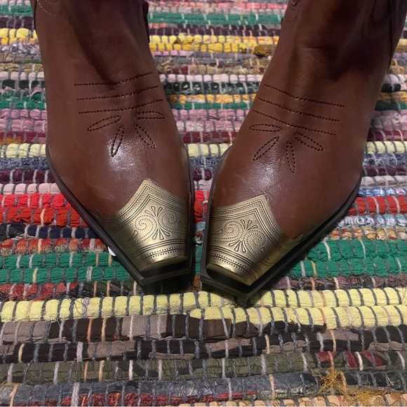 Gianni Bini On Tour western cowboy brown leather boot with gold plated toe. New - Picture 8 of 13